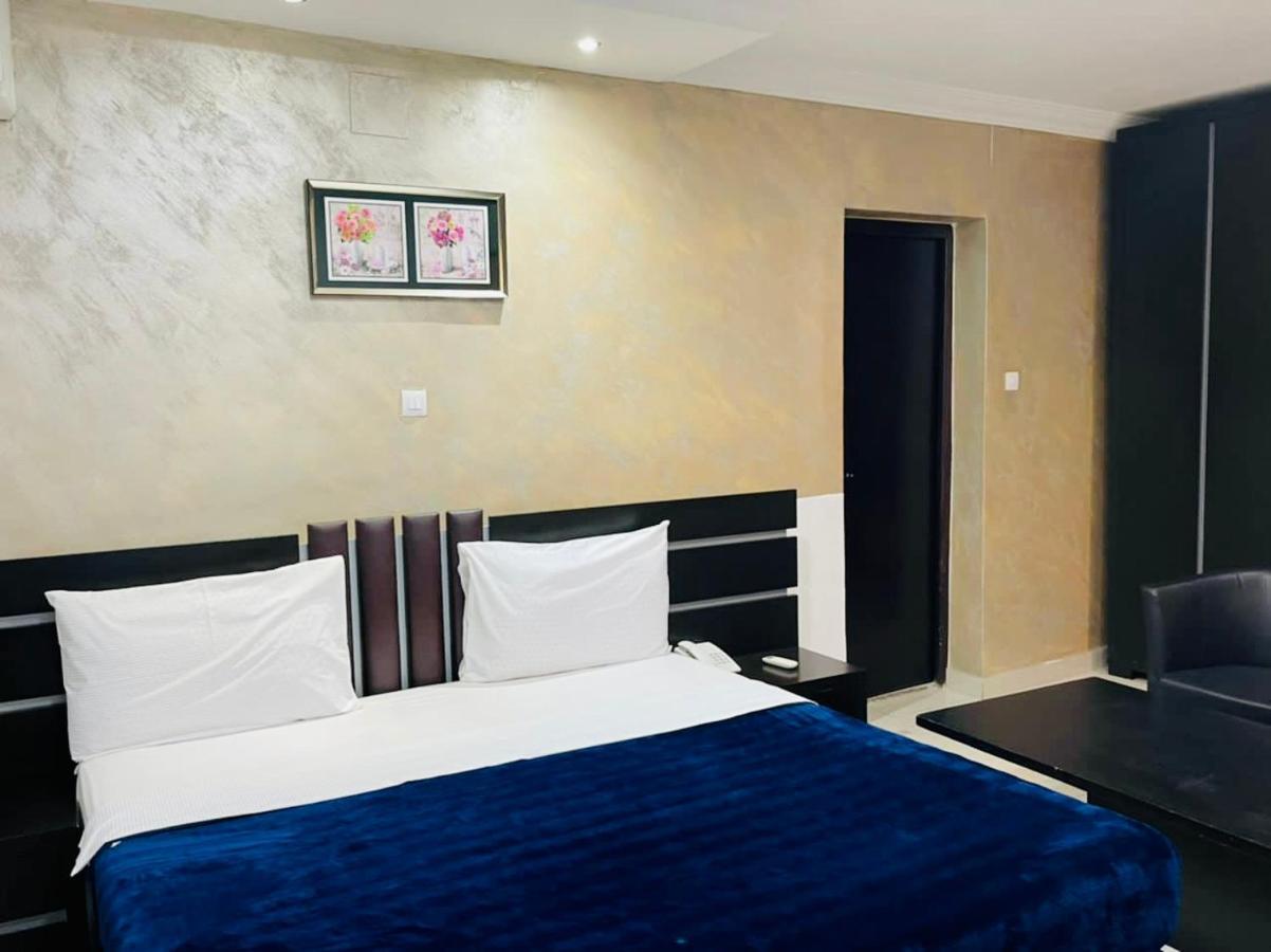 Class Hotel Brazzaville Ngoại thất bức ảnh